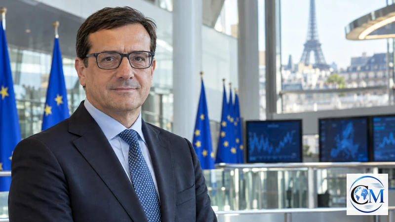 Illustrazione editoriale IA ultrarealistica di Carlo Comporti in una sede europea di vigilanza finanziaria; scena non documentaria.