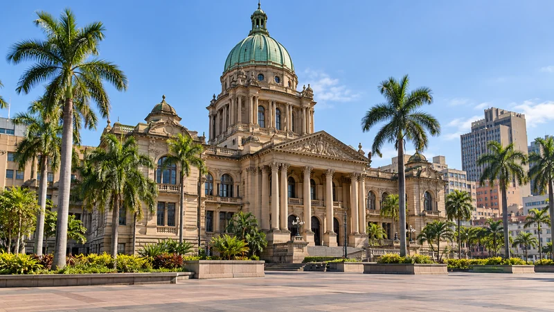 Illustrazione IA di contesto: il municipio di Durban; non raffigura le aggressioni.