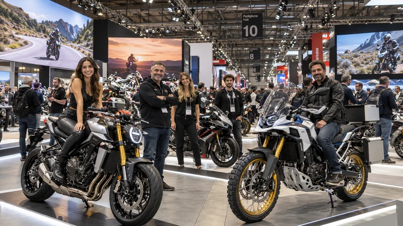 Illustrazione editoriale IA di visitatori e motociclette nei padiglioni di EICMA a Fiera Milano Rho; scena non documentaria.