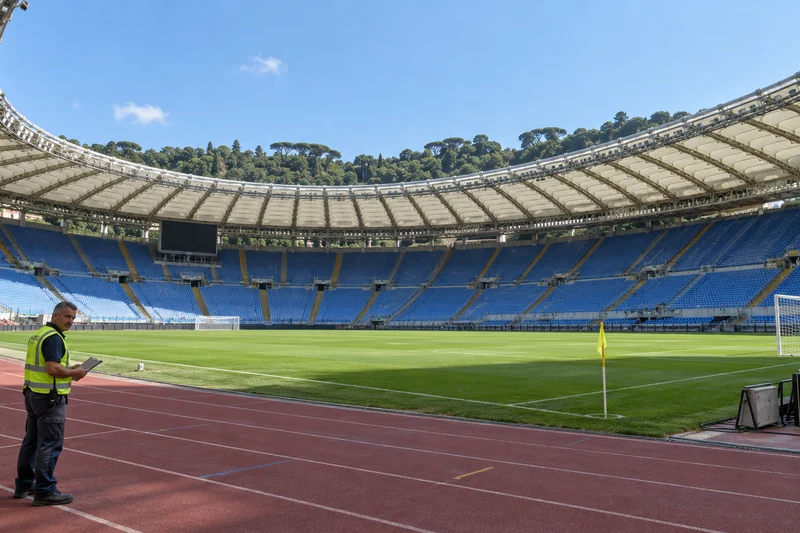 Scena editoriale IA delle infrastrutture dello Stadio Olimpico; non indica una selezione definitiva per Euro 2032.