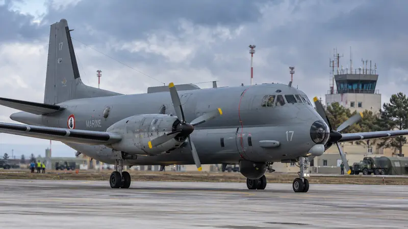 Aereo da pattugliamento marittimo Atlantique 2 francese in decollo da una base romena sul Mar Nero