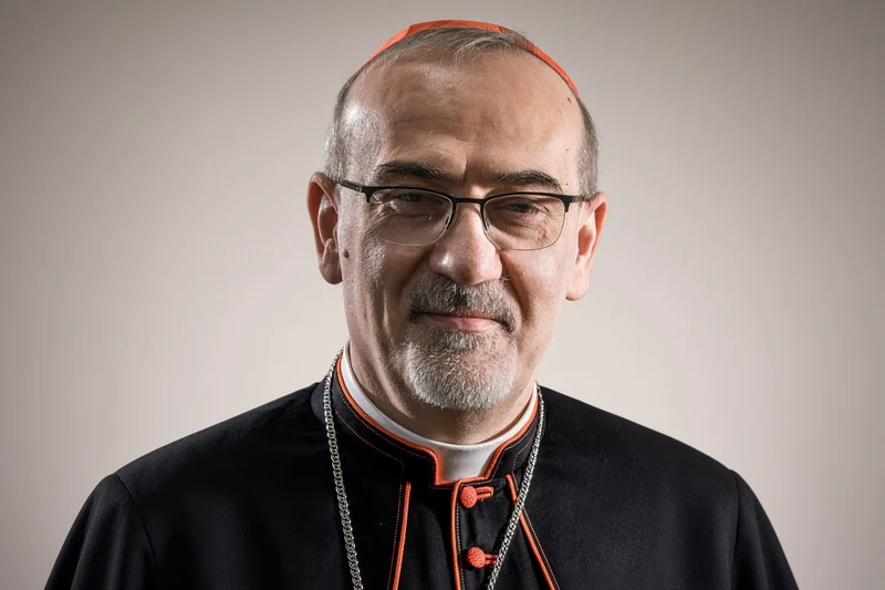 Ritratto editoriale neutrale di Pierbattista Pizzaballa, somiglianza sintetica non documentaria.
