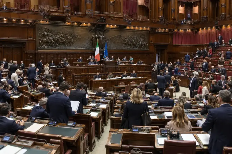 L’aula di Montecitorio pronta per una seduta comune del Parlamento