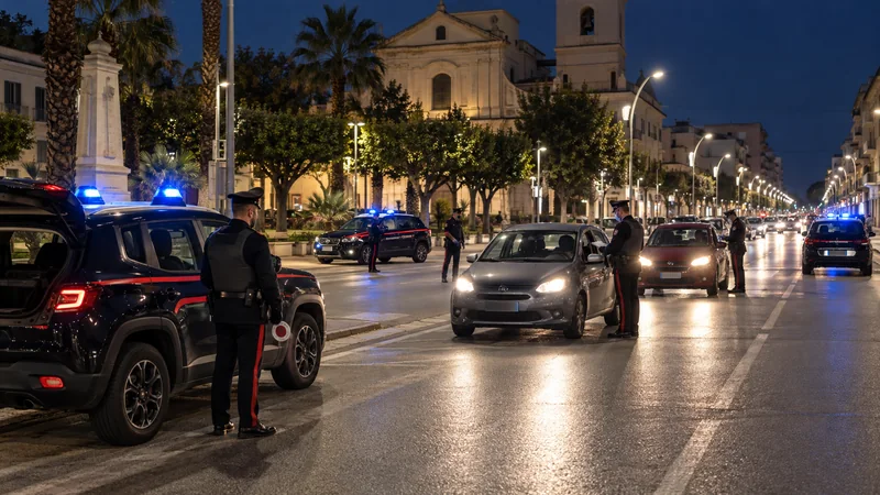 Controllo stradale serale dei Carabinieri nel centro di Marcianise