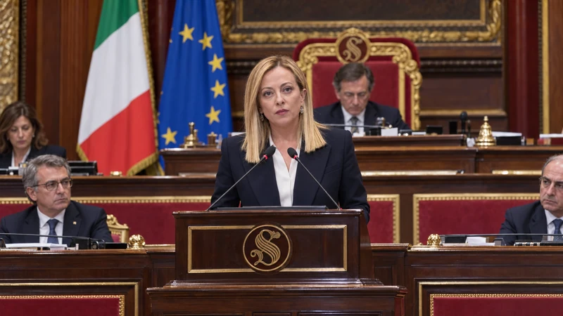 Ritratto editoriale neutrale IA ultrarealistico con somiglianza sintetica di Giorgia Meloni nell'Aula del Senato; scena non documentaria.