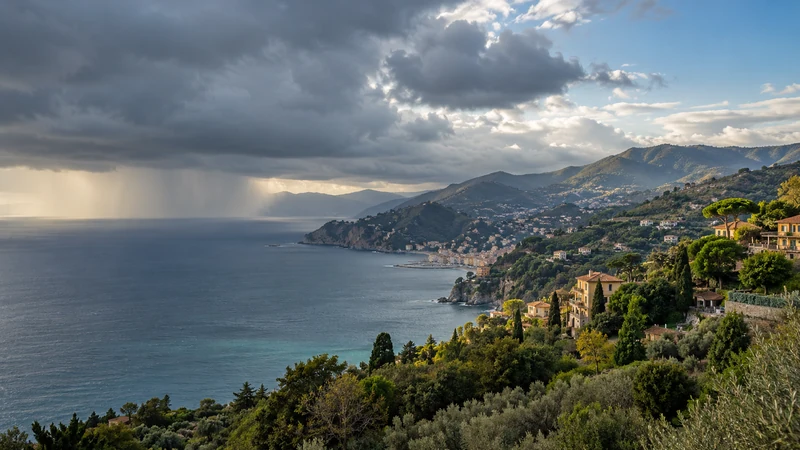Illustrazione editoriale IA di nuvole e pioggia sulla costa ligure; non è una mappa o una previsione osservata.