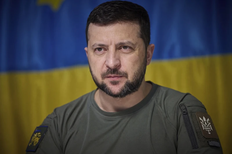 Ritratto editoriale neutrale e isolato di Volodymyr Zelensky su sfondo semplice; illustrazione IA non documentaria.